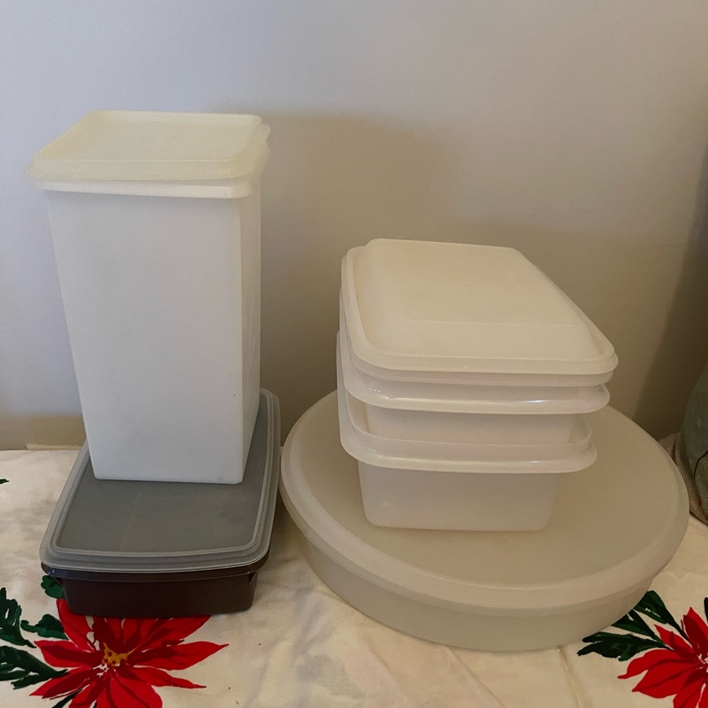 Vintage Tupperware collection
Including Storage/Snack container & sewing box